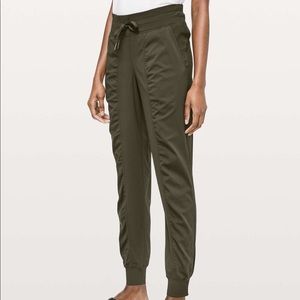 Lululemon dance studio joggers 29” SZ:2